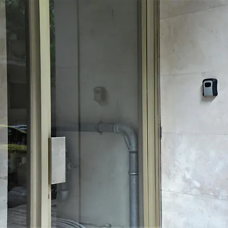White Apartment/kolwnaki/100mbps/wifi *