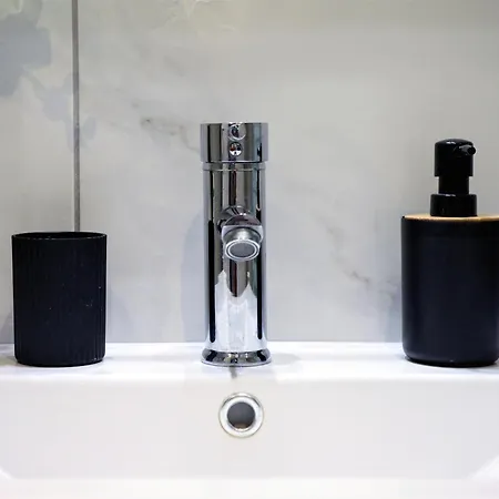 Apartment White Apartment/kolwnaki/100mbps/wifi
