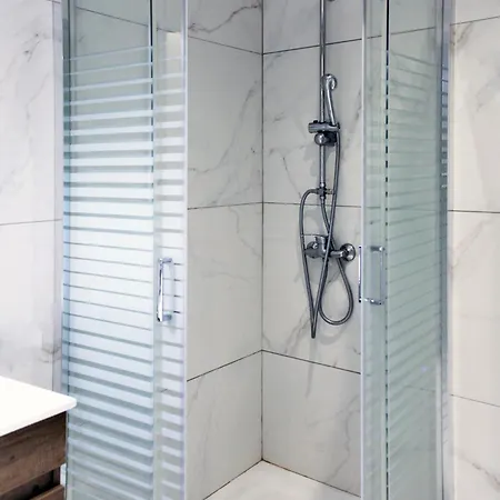 White Apartment/kolwnaki/100mbps/wifi Athens