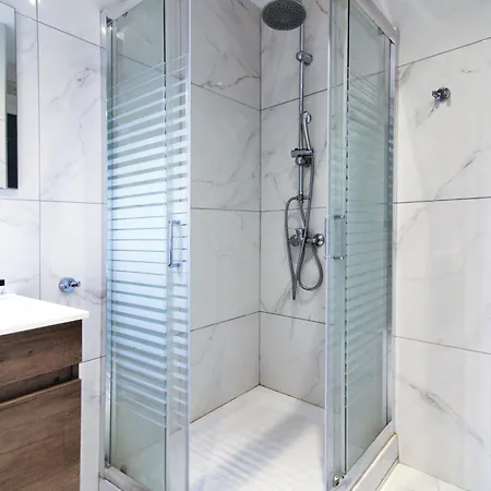 Apartment White Apartment/kolwnaki/100mbps/wifi Athens