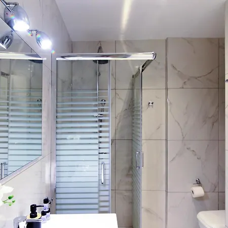 White Apartment/kolwnaki/100mbps/wifi Διαμέρισμα *